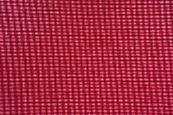 Kırmızı tül kumaş dokusunun ayrıntılı görünümü.