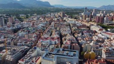 4K İHA görüntüsü. Benidorm. Hava manzaralı plaj, bina. İspanya. Costa Blanca. 10 Haziran 2023
