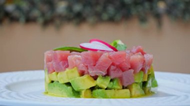 Ceviche ham avokado ton balığı, 360 derece dönüyor, yaklaş, tartar.