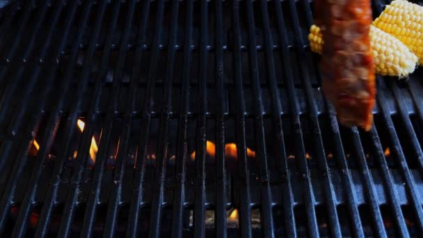 烤架上的腌猪肉排骨 慢动作 — 图库视频影像