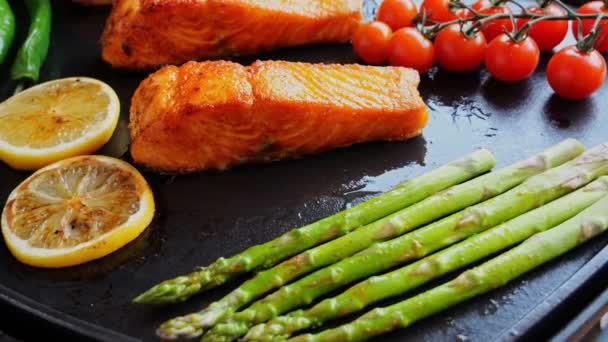 Grilled Cooking Fillet Salmon Asparagus Tomato Lemon Grill Close Outdoor — Stock Video