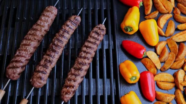 Grilled Lula Kebab Skewer Grill Barbecue Potatoes Wedges Sweet Pepper — Stock Video