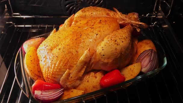 Process Cooking Whole Chicken Potatoes Oven Close Time Lapse — Stock Video