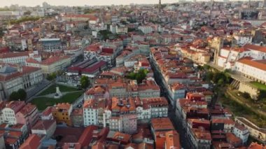 Portekiz, Avrupa 'daki Eski Porto Şehri, 4K Skyline Drone View, Günbatımı 28 Ağustos 2023