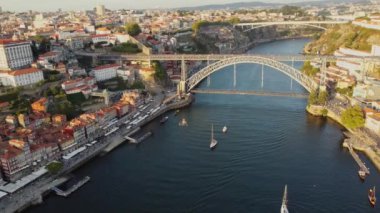 Portekiz, Avrupa 'daki Eski Porto Şehri, 4K Skyline Drone View, Günbatımı 28 Ağustos 2023