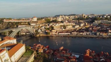 Portekiz, Avrupa 'daki Eski Porto Şehri, 4K Hava Aracı Görünümü, 29 Ağustos 2023 Günbatımı