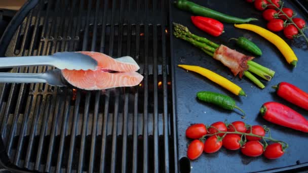 Put Salmon Steak Grill Grilled Vegetables Steak Fish — Stock Video