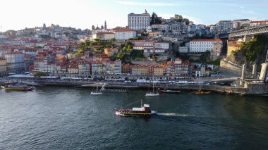 Douro nehri kıyısındaki eski Porto kasabası, Portekiz hava fotoğrafı 10 Mayıs 2024