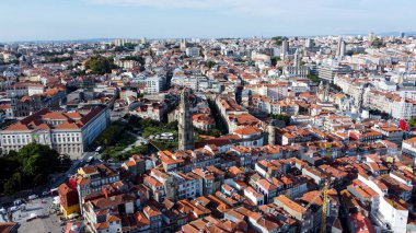 Douro nehri kıyısındaki eski Porto kasabası, Portekiz hava fotoğrafı 10 Mayıs 2024