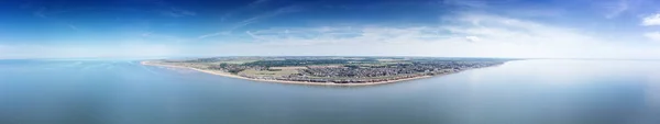 Vista Aérea Panorâmica Acima Mar Que Olha Para Cidade Lado — Fotografia de Stock