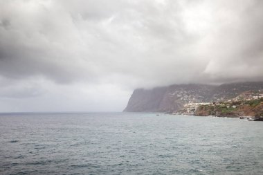 Güney kıyısındaki Madeira 'ya bakıyorum.