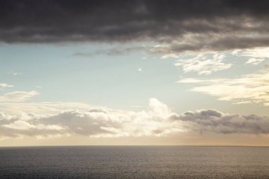 Alacakaranlıkta Portekiz 'de deniz manzarası