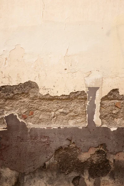 Exterior Wall Exposed Damaged Area Revealing Weathered Textured Background Suitable — Stock Photo, Image