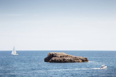 İspanya 'daki Cala Ferrera Majorca' nın Denizde Kayası