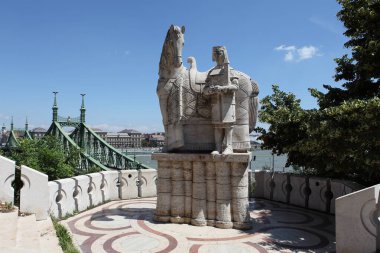 Budapeşte, Macaristan - 30 Haziran 2018: Budapeşte 'deki Gellert Tepesi' nde Aziz Stephen Heykeli 