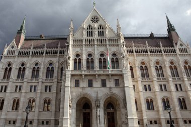 BUDAPEST, HUNGARY - 25 Haziran 2018: Budapeşte 'de Macar Parlamentosu' nun ünlü binası.