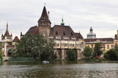 Vajdahunyad castle göl manzara. Budapeşte, Macaristan