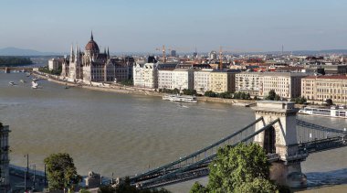 BUDAPEST, HUNGARY - 30 HAZİRAN 2018 Macaristan 'ın Budapeşte şehrinin yüksek açılı manzarası