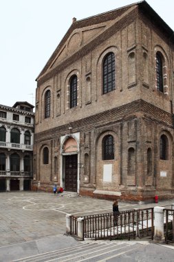 Venedik, İtalya - 29 Nisan 2019: Venedik 'teki Scuola Grande della Misericordia' nın tarihi binası, zamanın test edildiği muhteşem bir anıttır..