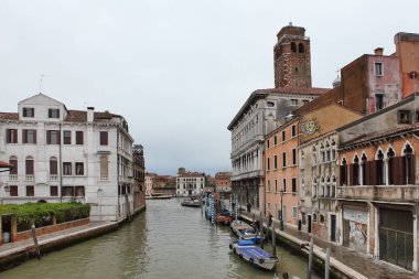 Venedik, İtalya - 29 Nisan 2019 Venedik, İtalya 'da turist kalabalığından uzakta keşfedilecek çok sayıda güzel mahalle var..