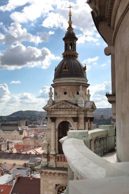 BUDAPEST, HUNGARY - 25 Haziran 2018: St. Stephen Bazilikası 'nın tepesinden Budapeşte manzarası.