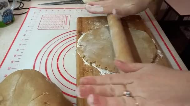 Hands Pastry Woman Rolling Out Dough Rolling Pin Table Kitchen — Stockvideo