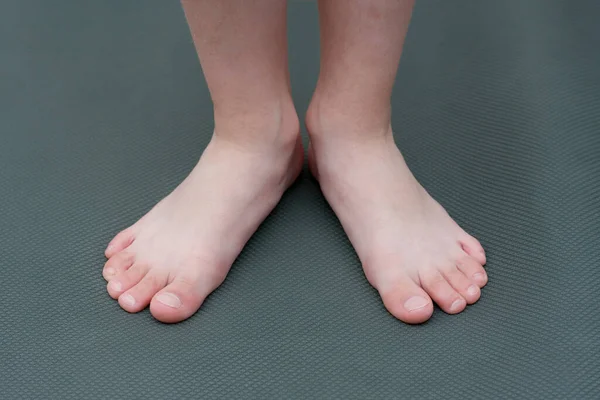 Child Barefoot Mat Close Child Foot Prevention Flat Feet Preschool Immagini Stock Royalty Free