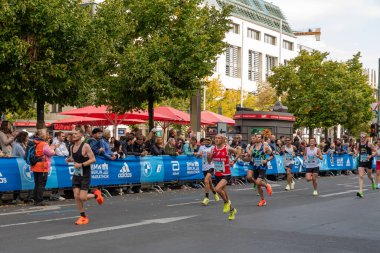 Berlin, Almanya - 25 Eylül 2022: Berlin, Almanya 'da yıllık maraton