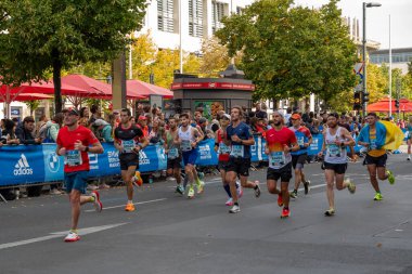 Berlin, Almanya - 25 Eylül 2022: Berlin, Almanya 'da yıllık maraton