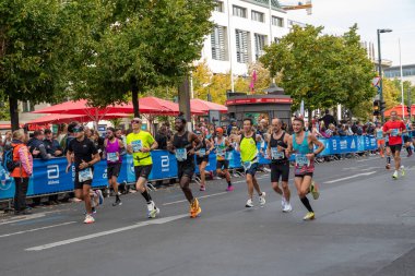Berlin, Almanya - 25 Eylül 2022: Berlin, Almanya 'da yıllık maraton