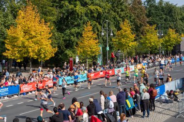 Berlin, Almanya - 25 Eylül 2022: Berlin, Almanya 'da yıllık maraton