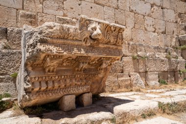 Lübnan 'daki antik Baalbek kentinin kalıntıları.