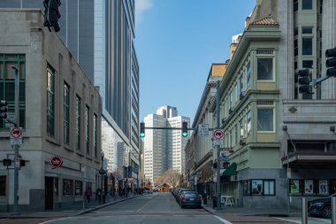 Pittsburgh, Pennsylvania, ABD - 25 Kasım 2018 Pittsburgh şehir merkezinde sokak.