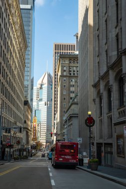 Pittsburgh, Pennsylvania, ABD - 25 Kasım 2018 Pittsburgh şehir merkezinde sokak.