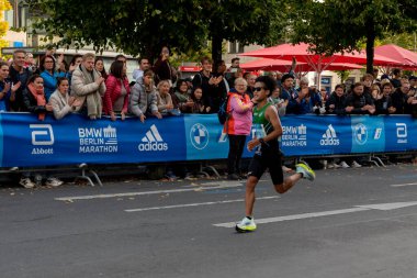 Berlin, Almanya - 25 Eylül 2022: Berlin, Almanya 'da yıllık maraton