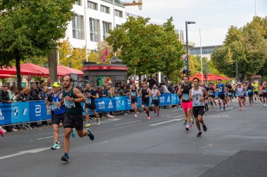 Berlin, Almanya - 25 Eylül 2022: Berlin, Almanya 'da yıllık maraton