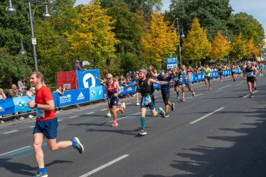 Berlin, Almanya - 25 Eylül 2022: Berlin, Almanya 'da yıllık maraton