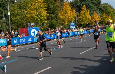Berlin, Almanya - 25 Eylül 2022: Berlin, Almanya 'da yıllık maraton