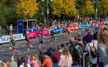 Berlin, Almanya - 25 Eylül 2022: Berlin, Almanya 'da yıllık maraton
