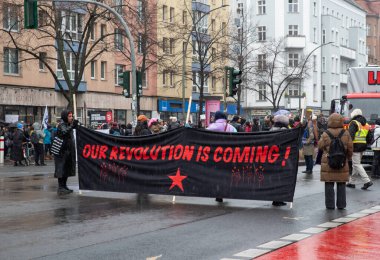 Berlin, Almanya - 8 Mart 2023: Berlin 'de Uluslararası Kadınlar Günü Yürüyüşü