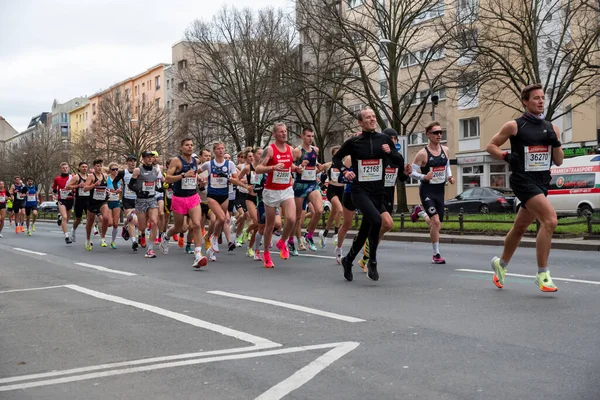 Berlin Niemcy Kwietnia 2023 Półmaraton Berlinie Sportowcy Biegną Otto Suhr — Zdjęcie stockowe