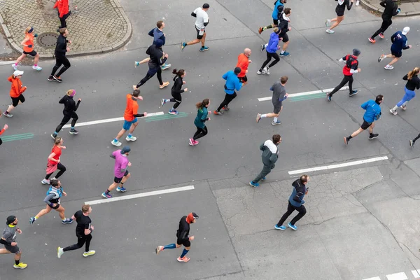 베를린 2023 베를린 에서의 마라톤 선수들은 베를린 부르크 알레에서 — 스톡 사진