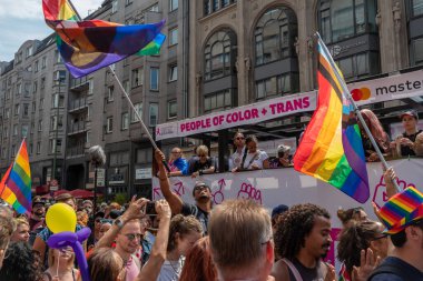 Berlin, Almanya - 23 Temmuz 2022 - Berlin 'de Christopher Street Day (CSD). Yıllık Avrupa LGBTQ kutlamaları.