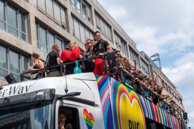 Berlin, Almanya - 23 Temmuz 2022 - Berlin 'de Christopher Street Day (CSD). Yıllık Avrupa LGBTQ kutlamaları.