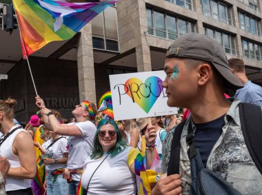 Berlin, Almanya - 23 Temmuz 2022 - Berlin 'de Christopher Street Day (CSD). Yıllık Avrupa LGBTQ kutlamaları.