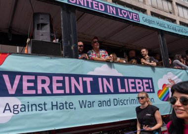 Berlin, Almanya - 23 Temmuz 2022 - Berlin 'de Christopher Street Day (CSD). Yıllık Avrupa LGBTQ kutlamaları.