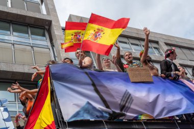 Berlin, Almanya - 23 Temmuz 2022 - Berlin 'de Christopher Street Day (CSD). Yıllık Avrupa LGBTQ kutlamaları.