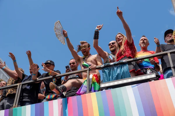 Berlin, Almanya - 23 Temmuz 2022 - Berlin 'de Christopher Street Day (CSD). Yıllık Avrupa LGBTQ kutlamaları.