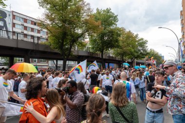 Berlin, Almanya - 22 Temmuz 2023 - Berlin 'de Christopher Street Day (CSD) olarak da bilinen Berlin Onur Günü.