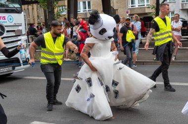 Berlin, Almanya - 22 Temmuz 2023 - Berlin 'de Christopher Street Day (CSD) olarak da bilinen Berlin Onur Günü.